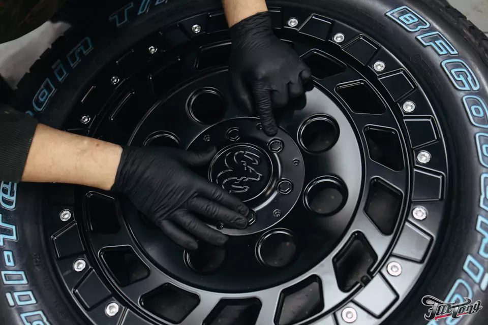 Кованые диски с бедлоками для RAM 1500 и фирменный шиномонтаж на стендах Hunter